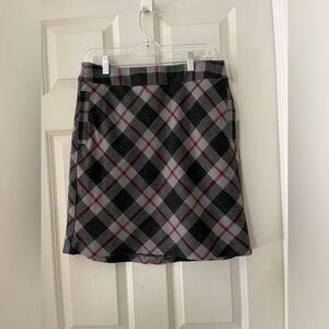 Vintage Women’s gray/black/red plaid skirt Preppy wool blend size 8 pockets